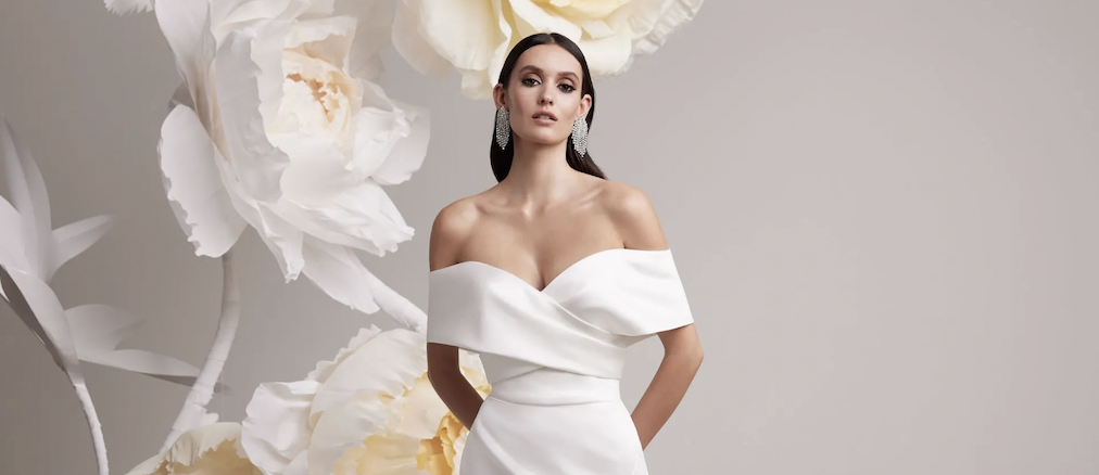 Chic Coverage: Top Sleeve Styles Transforming Modern Wedding Dresses. Desktop Image