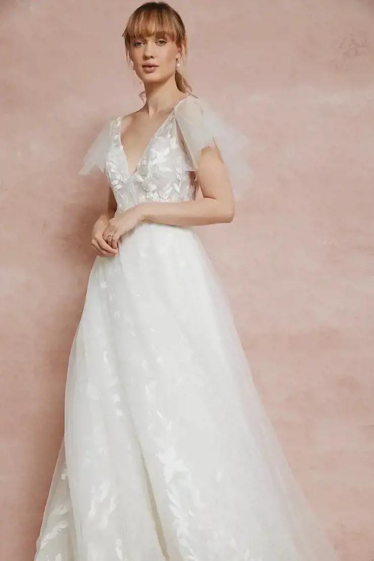 Our Favorite Gowns for Different Venue Types Image